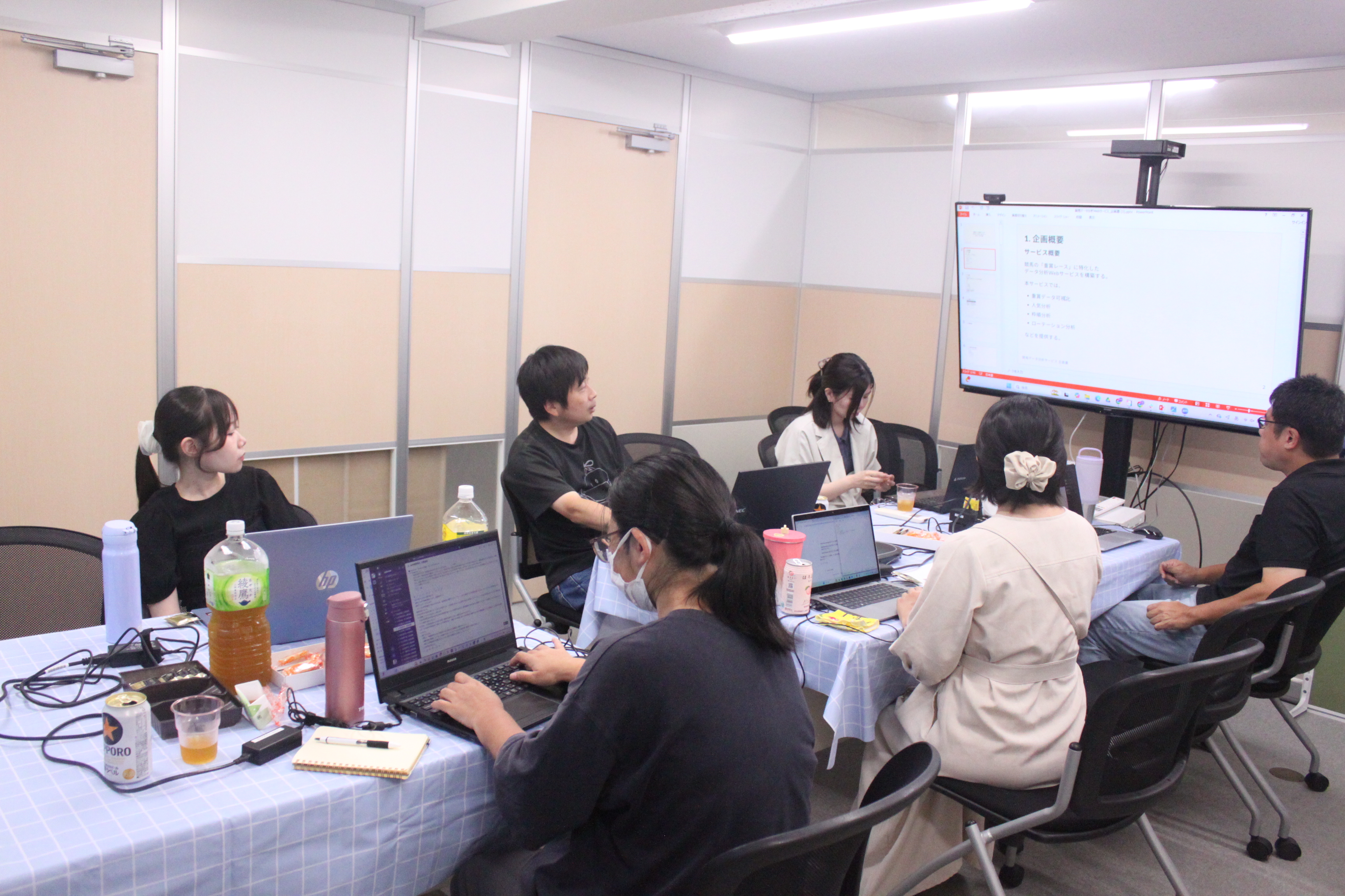 8月社員全体定例会議（オンライン併用）を行いました